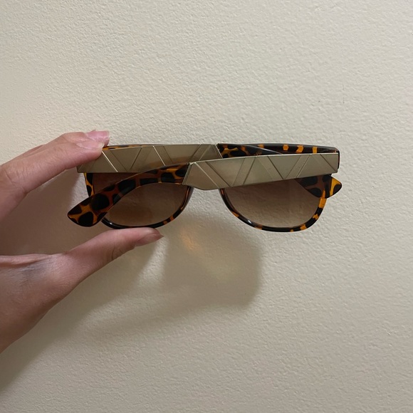 cute sunglasses 😎 - Picture 2 of 4